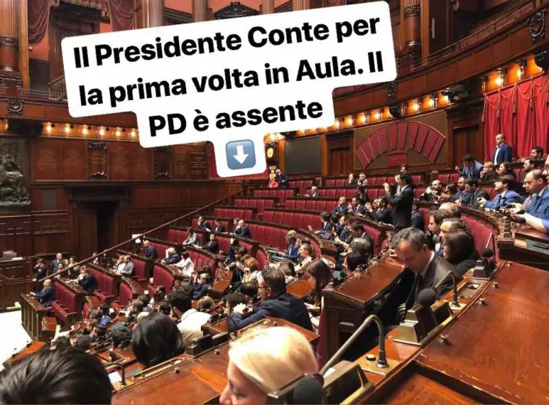 La gaffe del deputato M5S "Pd assente per la fiducia" Ma la foto è della Camera