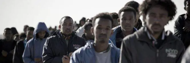Fedriga taglia i fondi alle coop: così già risparmia sui migranti