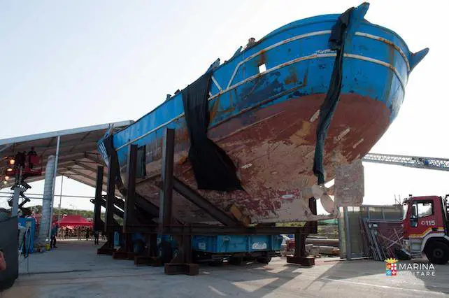 Migranti, il Pd in piazza per riaprire i porti Ma si divide sul barcone