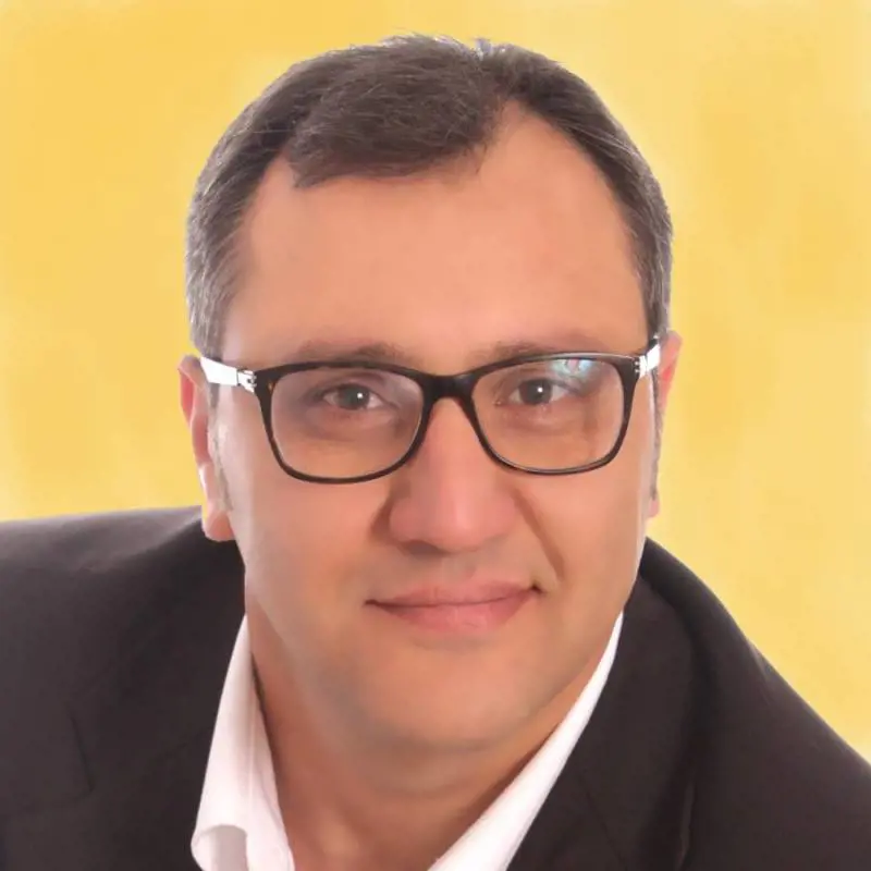 Ferrara: "Nulla da nascondere", ma intanto si autosospende da M5s