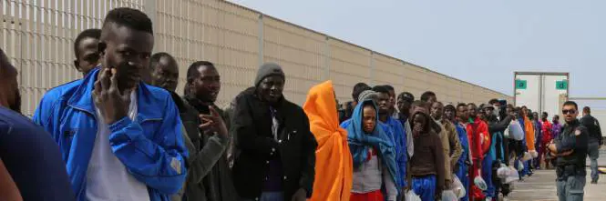 Napoli, immigrato muore cadendo dalla finestra del centro di accoglienza