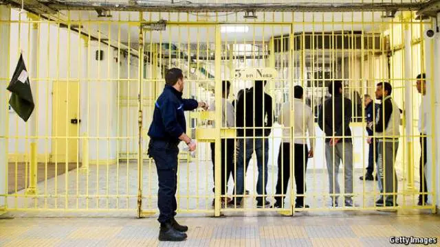 Centinaia di estremisti islamici presto liberi in Europa