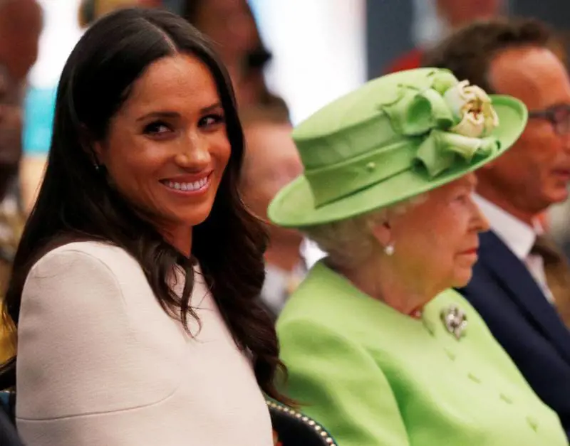 Meghan Markle e la Regina, piccola gaffe di protocollo