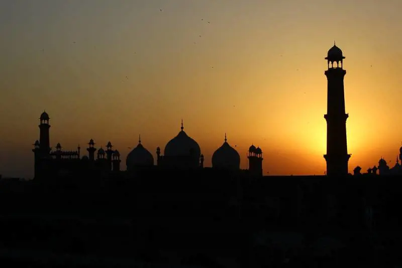 Pakistan, cinque partiti islamici minacciano di introdurre la sharia