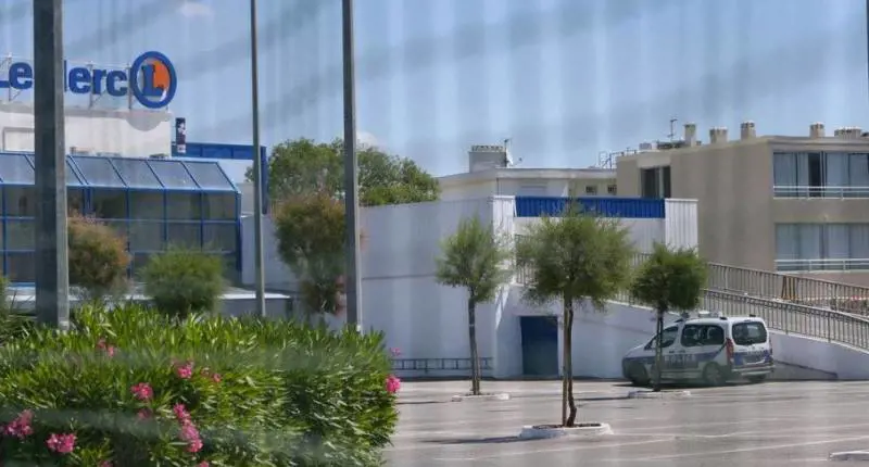 Francia, urla "Allah akbar" e accoltella due persone