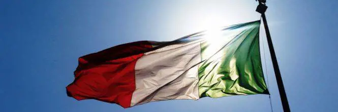 L'Italia non partecipa ai mondiali, nel Potentino un uomo strappa il tricolore