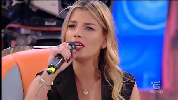 Emma canterà in ospedale: Elena Santarelli ringrazia sui social