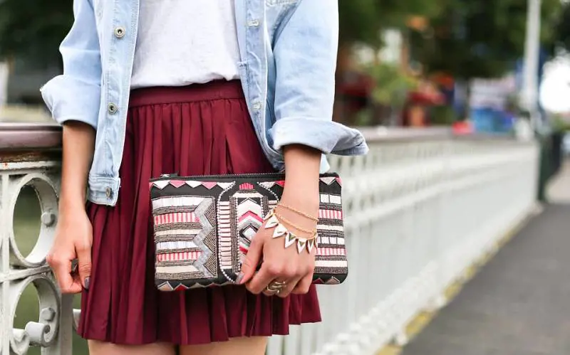 Upskirting, svolta in Gran Bretagna: carcere per chi fotografa sotto la gonna delle donne