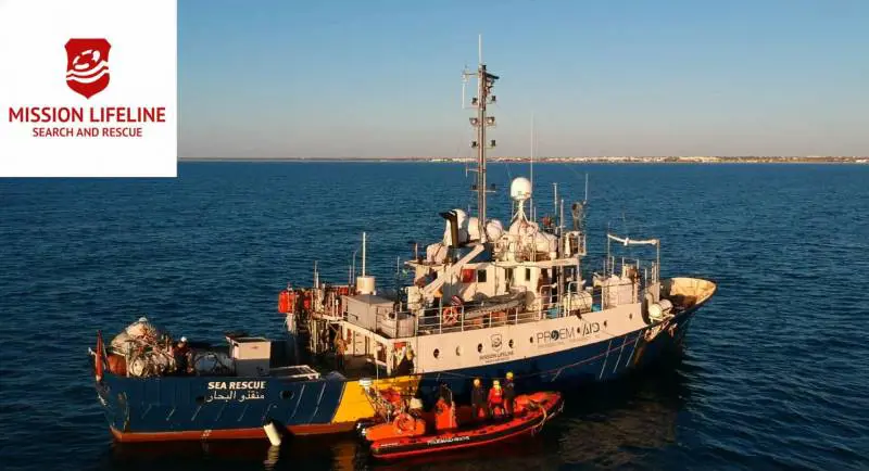Il comandante della Lifeline: "Salvini mi venga ad arrestare a bordo"