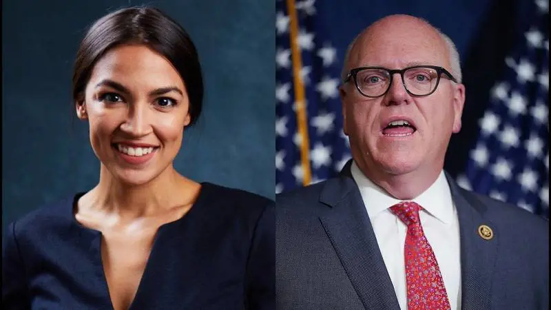 Primarie democratiche, giovane attivista umilia un big del partito. Trump esulta