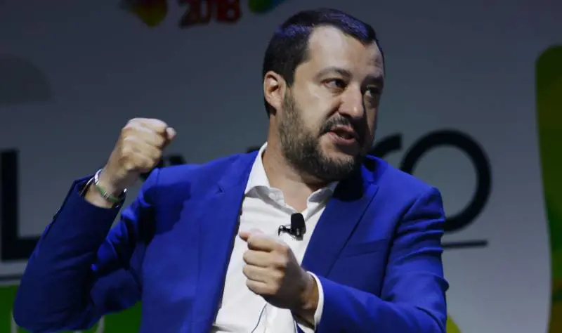 "I porti italiani sempre chiusi". Così Salvini mette al bando le Ong