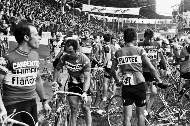 Pugni, volate e rock'n'roll: Vigorelli, una storia infinita