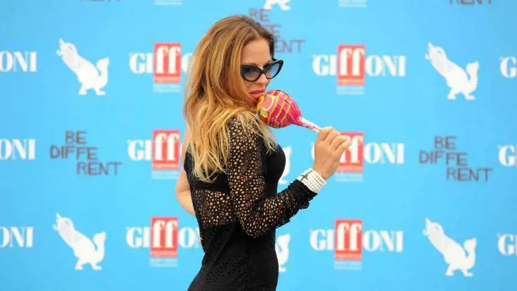 Naike Rivelli bacchetta i fan: "Vi scandalizzate e poi finite per ore su Youporn"