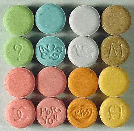 Muore a soli 16 anni per pasticca di ecstasy. La madre: "Non drogatevi"