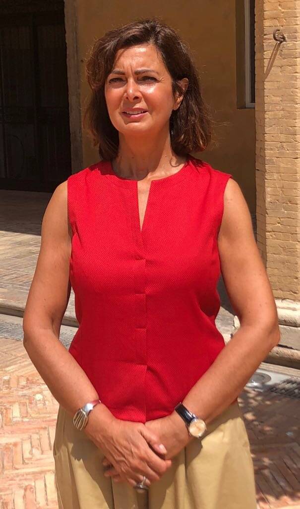 Laura Boldrini in maglietta rossa