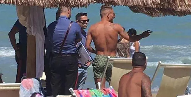 Vacanza da incubo per Immobile. Minacciato con il coltello da un ultrà