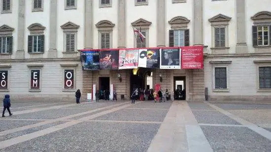 Milano, morto un operaio di 70 anni: è precipitato da Palazzo Reale