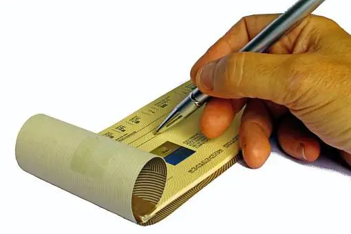 Rifiuta due lavori, addio assegno dal padre