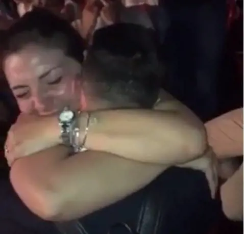 Proposta di matrimonio al concerto di Jovanotti. Il cantante: "Sono commosso"