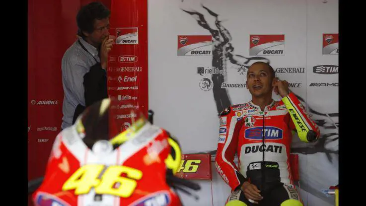 Il padre di Valentino Rossi: "Le auto dopo le moto"