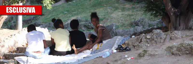 Milano sommersa dal degrado: è un campo profughi all'aperto
