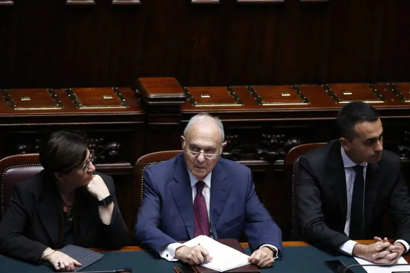 La telefonata Salvini-Savona: "Non mi dimetto"
