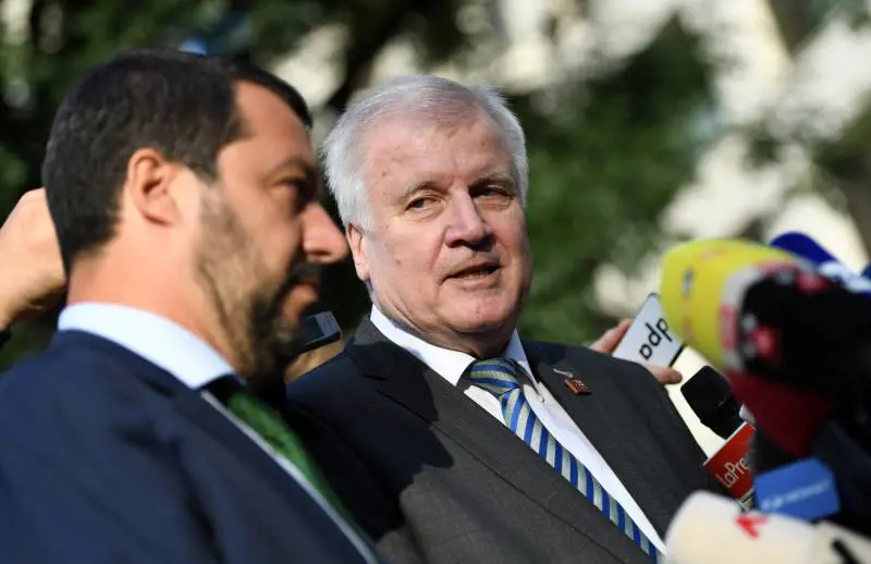 Migranti, la Germania è sicura: "Patto con l'Italia per rimpatri"