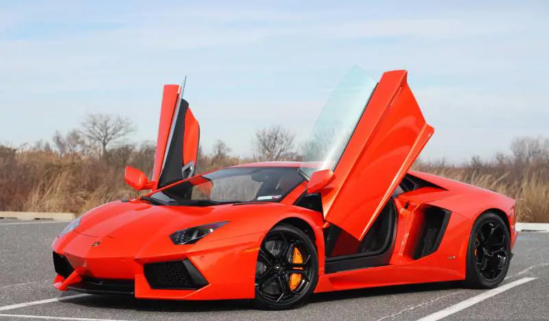 Eredita una casa dal nonno e trova una Lamborghini da 500 mila dollari