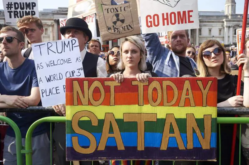 "Lui è peggio di Bush", oltre 100mila in strada