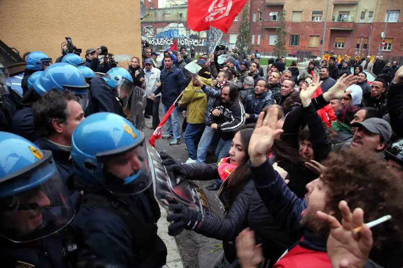 Sindacati di base, collettivi e comitati insieme nel fronte del «mutuo soccorso»