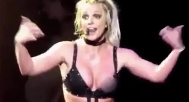 Britney Spears, incidente hot in una tappa del “Piece of me Tour”