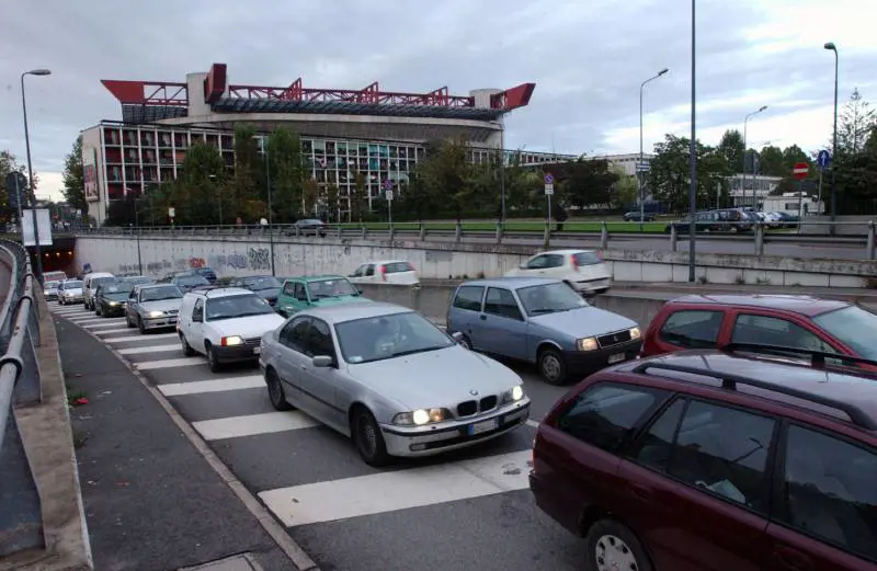 Altro che "moschea cattedrale": San Siro vuole l'hub di scambio