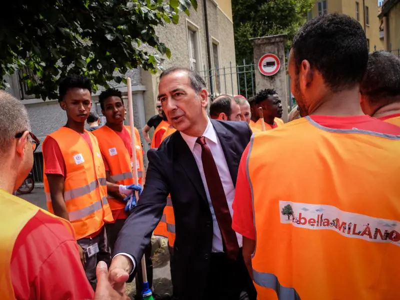 Periferie nel degrado? Ora Beppe ​Sala arruola i profughi