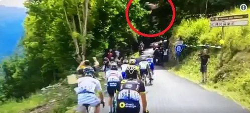 Tour de France: una mountain bike vola sul Tour