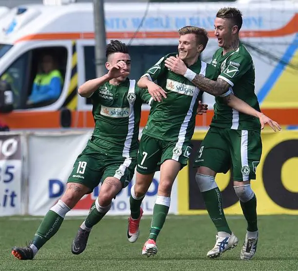 Serie B, l'Avellino attende il responso sul ricorso. Cento tifosi davanti al Coni