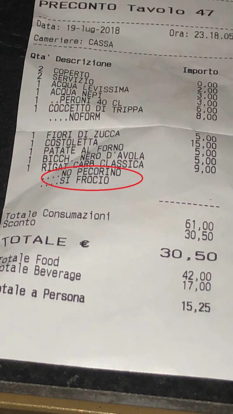"No pecorino, sì fro..." Bufera sullo scontrino