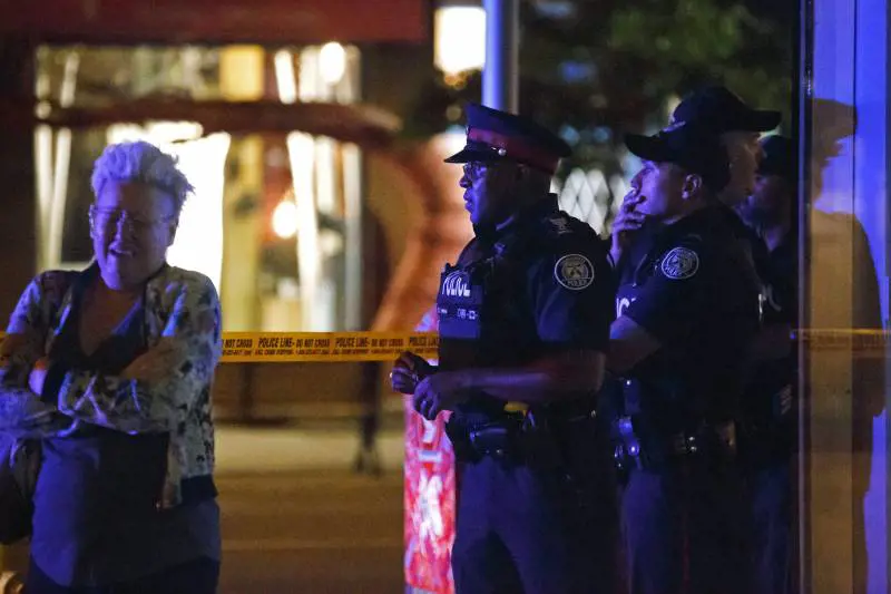 Sparatoria a Toronto, due morti e 12 feriti. Ucciso l'assalitore