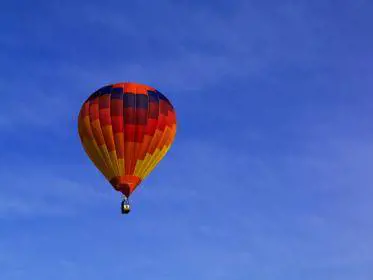 Tradate: mongolfiera sulla ferrovia. Ma era un falso allarme