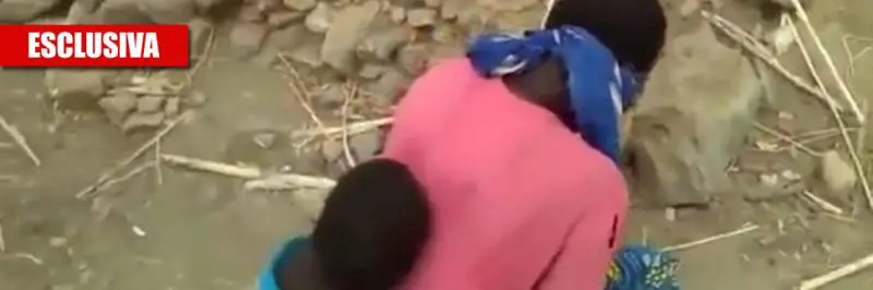 Soldati fucilano donne e bimbi: l'orrore nella lotta a Boko Haram