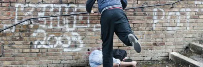 Baby gang di 30 ragazzini pesta passanti nella zona della movida