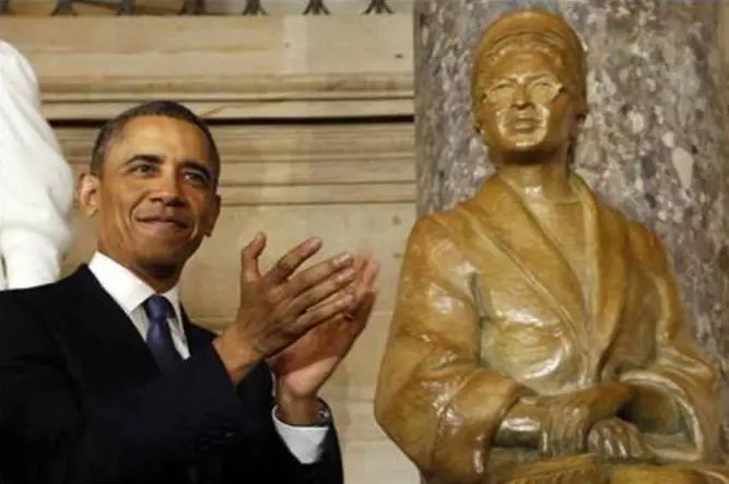 Detroit, acquistati all'asta cimeli di Rosa Parks e Malcom X