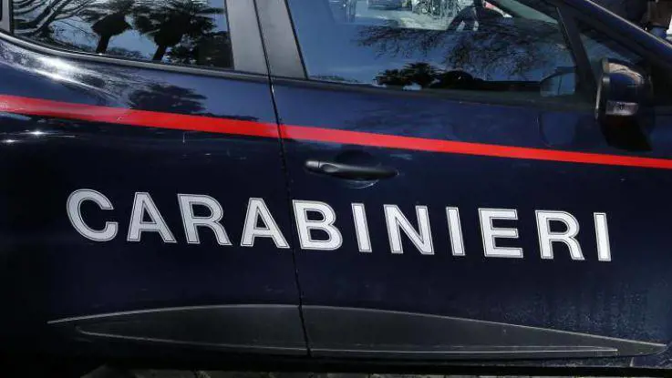 Spacciavano in auto con la figlioletta di 8 mesi a bordo: arrestato il papà