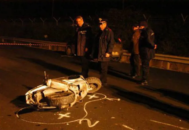 Terni, 17enne muore mentre gira video, investito da amico in scooter