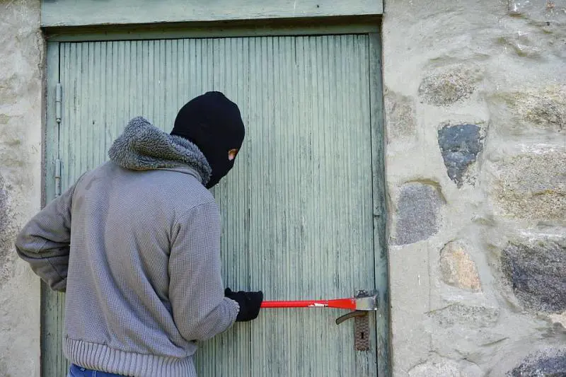 Rom ruba venti chili di rame dall'ospedale: i carabinieri lo arrestano