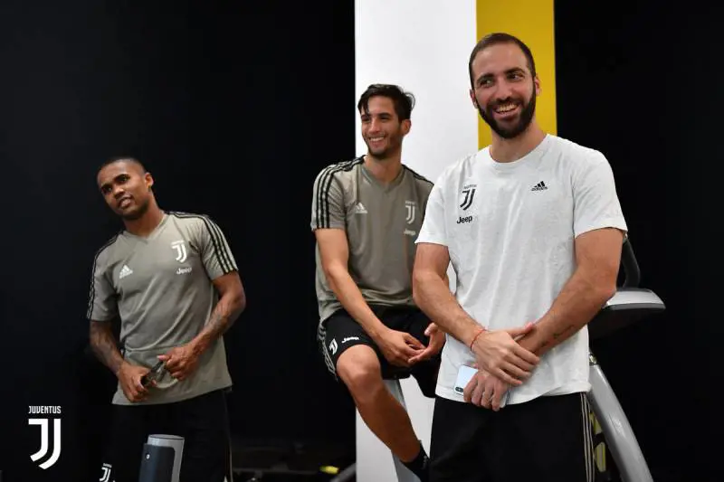 Higuain e Caldara felici al Milan: "Andremo lontano con questi colori"