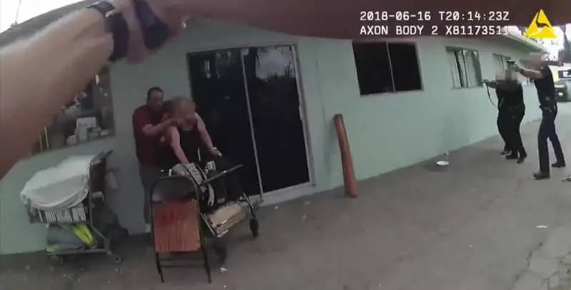 Usa, malvivente prende una donna in ostaggio: polizia spara ma li uccide entrambi