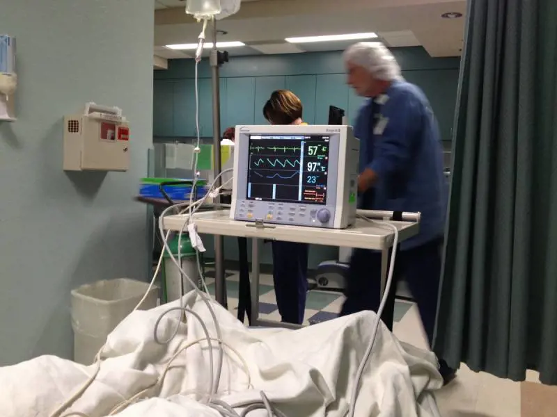 "Il paziente è morto". E i familiari pestano medico e infermieri a Crotone
