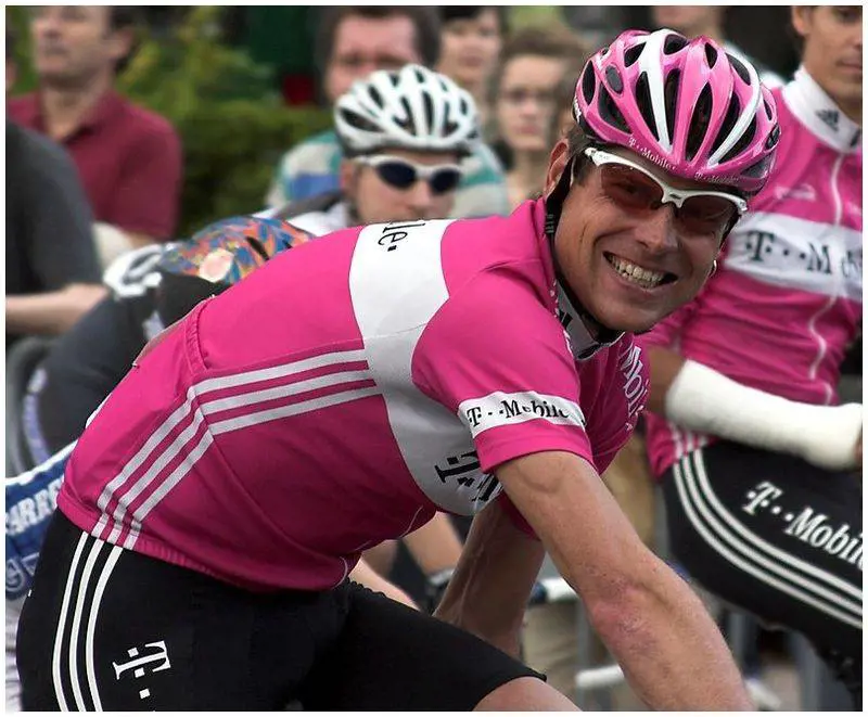 Ciclismo, arrestato per abusi l'ex ciclista Jan Ullrich. Rilasciato e indagato per tentato omicidio
