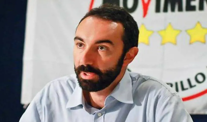 L'ex grillino: "M5s digerirà pure Draghi e ci saranno nuove fuoriuscite"