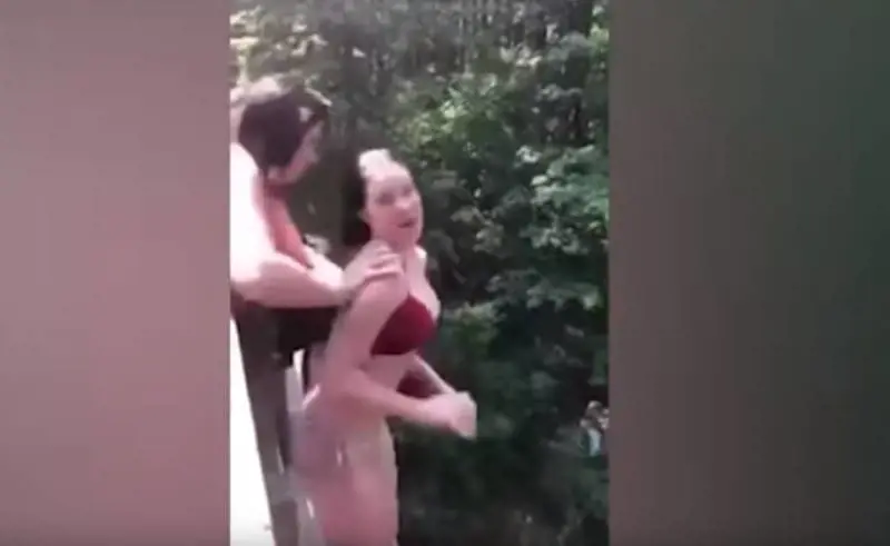 Usa, spingono dal ponte l'amica che ha paura di tuffarsi: ricoverata